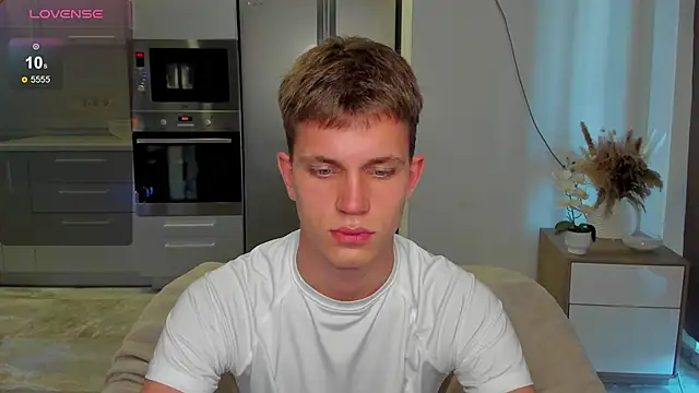 Snapshot of m0neyken chatting on 7, 8, 2026 m0neyken online show from 7, 8, 2026