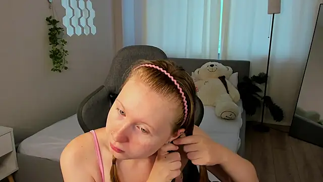 Snapshot of LiliTiny chatting on 9, 8, 2026 LiliTiny online show from 9, 8, 2026