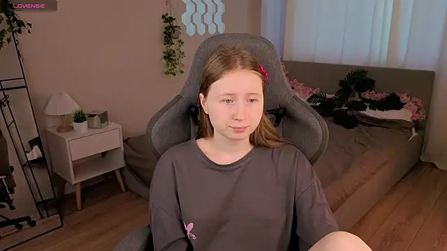 Snapshot of LiliTiny chatting on 5, 7, 2026 LiliTiny online show from 5, 7, 2026