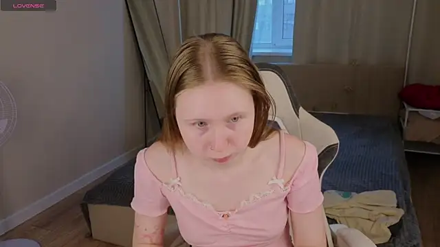 Snapshot of LiliTiny chatting on 10, 7, 2026 LiliTiny online show from 10, 7, 2026