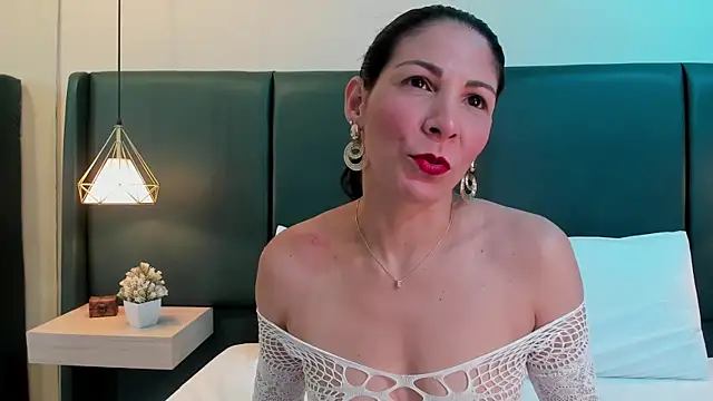 Snapshot of EliseBell chatting on 2, 7, 2026 EliseBell online show from 2, 7, 2026