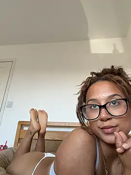 prettypeachyxx online show from 19, 6, 2026