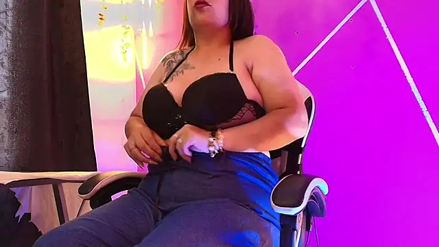 CurvyMilen online show from 25, 6, 2026