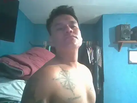 Snapshot of LatinoLeones chatting on 5, 7, 2026 LatinoLeones online show from 5, 7, 2026