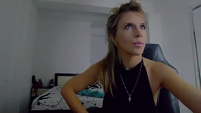 Snapshot of DedeSibel chatting on 19, 10, 2025 DedeSibel online show from 19, 10, 2025