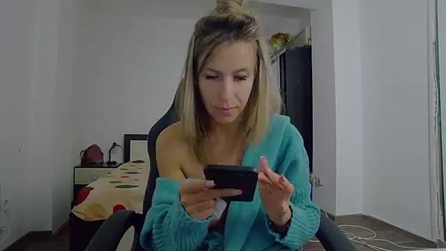 Snapshot of DedeSibel chatting on 9, 10, 2025 DedeSibel online show from 9, 10, 2025