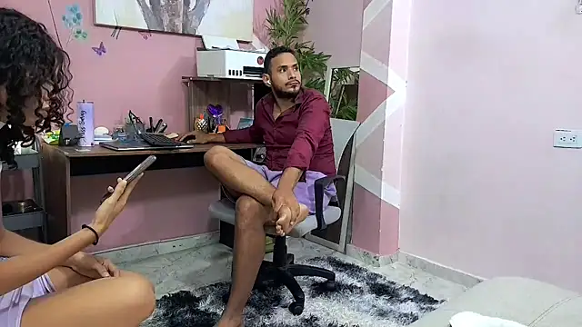 Snapshot of Pineappleflipped chatting on 11, 7, 2026 Pineappleflipped online show from 11, 7, 2026