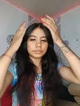 Snapshot of AylinLove_ chatting on 2, 8, 2026 AylinLove online show from 2, 8, 2026