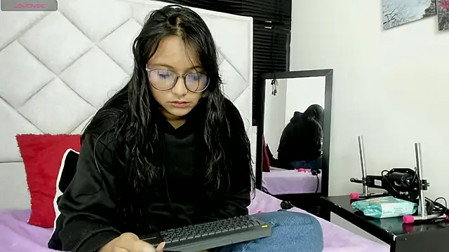 Snapshot of azul_moonn chatting on 5, 8, 2026 azul moonn online show from 5, 8, 2026