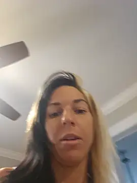 Snapshot of lil_jiggly chatting on 23, 6, 2026 lil jiggly online show from 23, 6, 2026