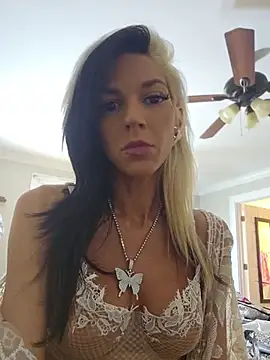 Snapshot of lil_jiggly chatting on 18, 7, 2026 lil jiggly online show from 18, 7, 2026