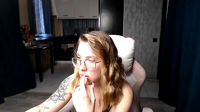 Reginasmilee online show from 11, 9, 2025
