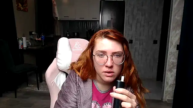 Reginasmilee online show from 13, 4, 2026