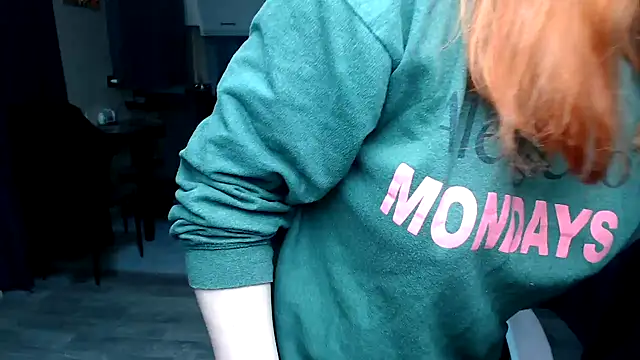 Reginasmilee online show from 3, 12, 2025