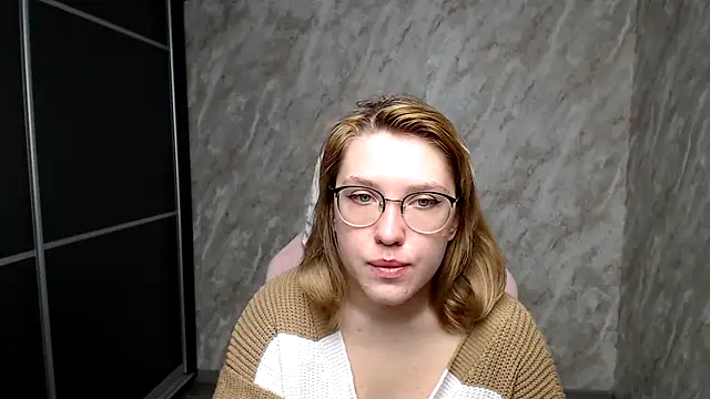 Reginasmilee online show from 18, 3, 2025
