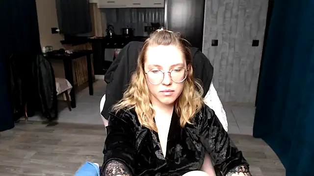 Reginasmilee online show from 20, 9, 2025