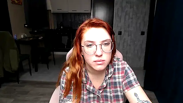 Reginasmilee online show from 5, 12, 2025