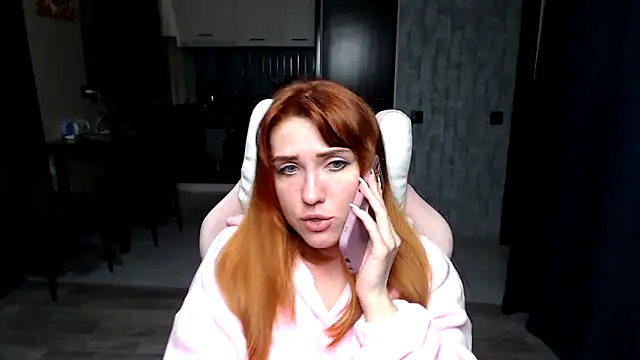 Reginasmilee online show from 5, 12, 2025