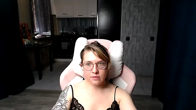 Reginasmilee online show from 17, 9, 2025