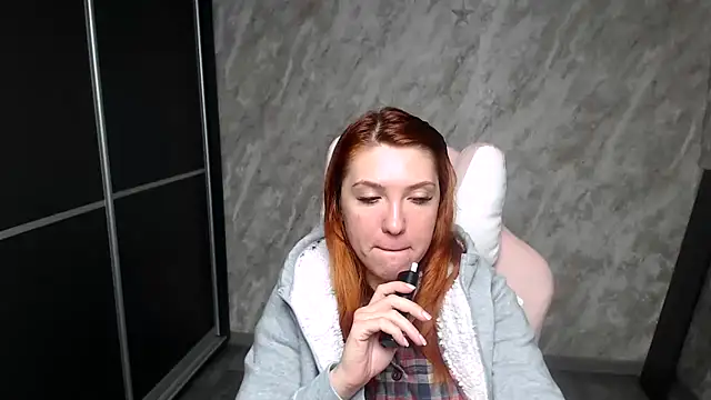 Reginasmilee online show from 5, 2, 2026