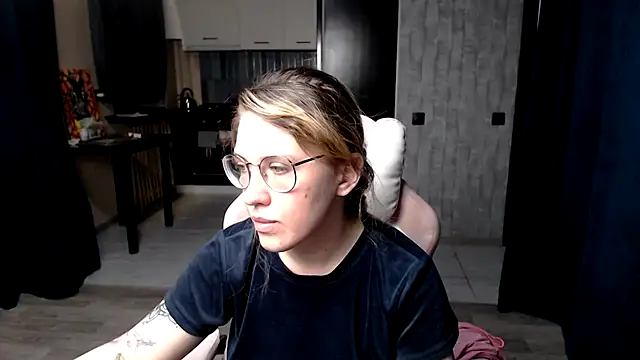 Reginasmilee online show from 14, 9, 2025