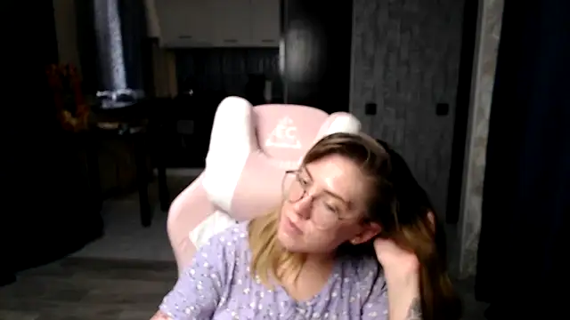 Reginasmilee online show from 9, 9, 2025