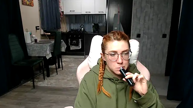 Reginasmilee online show from 22, 4, 2026