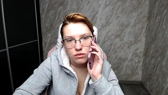Reginasmilee online show from 11, 3, 2025