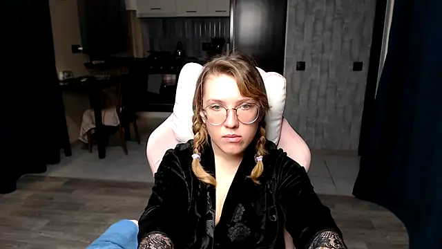 Reginasmilee online show from 21, 9, 2025
