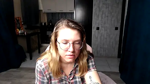 Reginasmilee online show from 11, 9, 2025