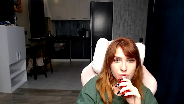 Reginasmilee online show from 8, 10, 2025