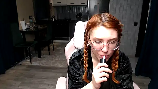 Reginasmilee online show from 17, 4, 2026