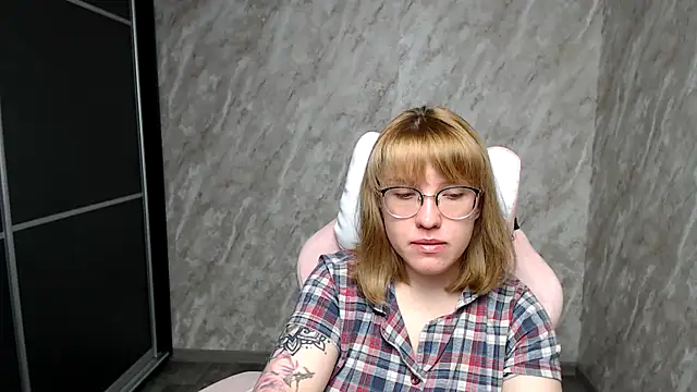 Reginasmilee online show from 8, 3, 2025