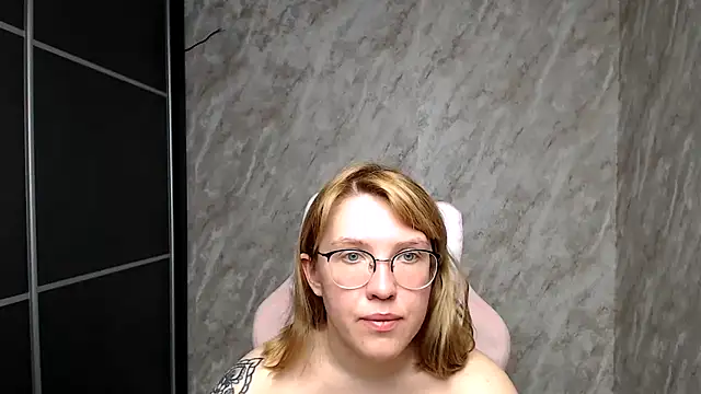 Reginasmilee online show from 17, 3, 2025