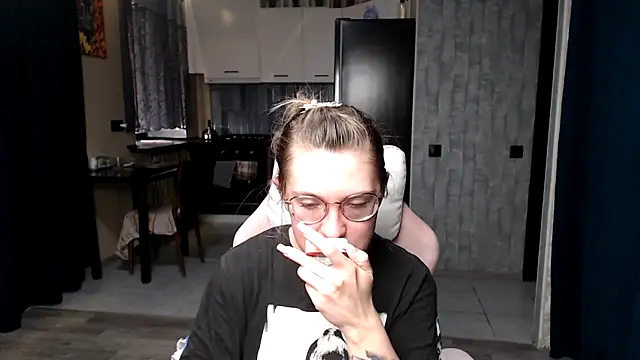 Reginasmilee online show from 20, 9, 2025
