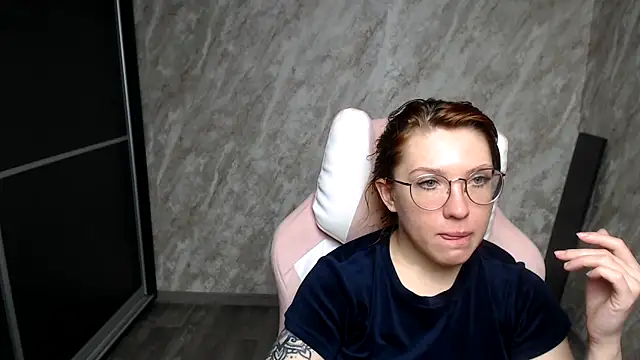 Reginasmilee online show from 7, 3, 2026