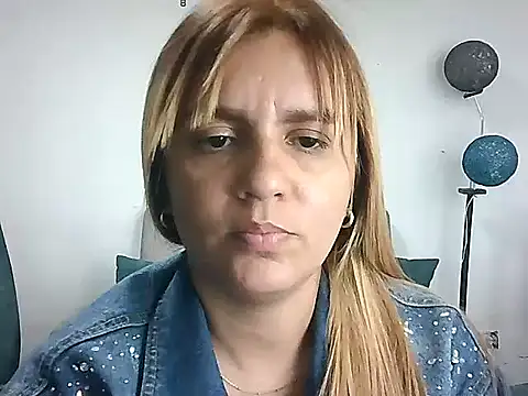 Snapshot of Asly- chatting on 16, 7, 2026 Asly- online show from 16, 7, 2026