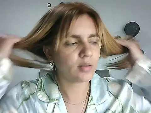 Snapshot of Asly- chatting on 16, 7, 2026 Asly- online show from 16, 7, 2026