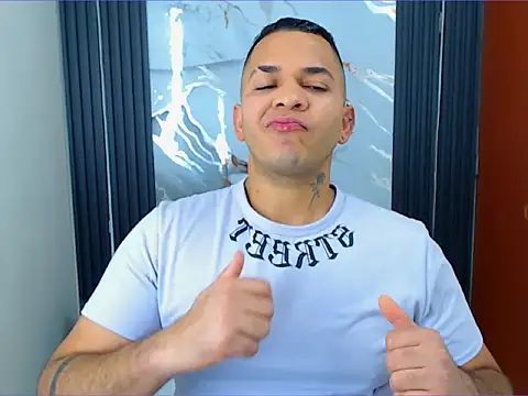 Snapshot of cristhian_gamboa chatting on 9, 7, 2026 cristhian gamboa online show from 9, 7, 2026