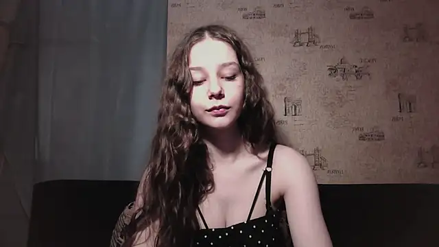 Snapshot of ElinoreHuxman chatting on 3, 7, 2026 ElinoreHuxman online show from 3, 7, 2026