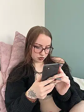 Snapshot of Ellie_Whitfield chatting on 8, 7, 2026 Ellie Whitfield online show from 8, 7, 2026
