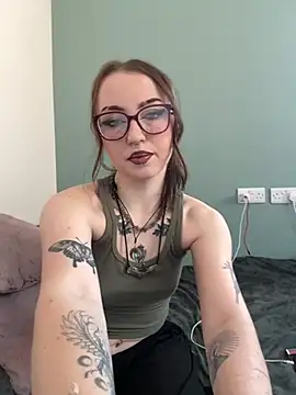 Snapshot of Ellie_Whitfield chatting on 3, 7, 2026 Ellie Whitfield online show from 3, 7, 2026