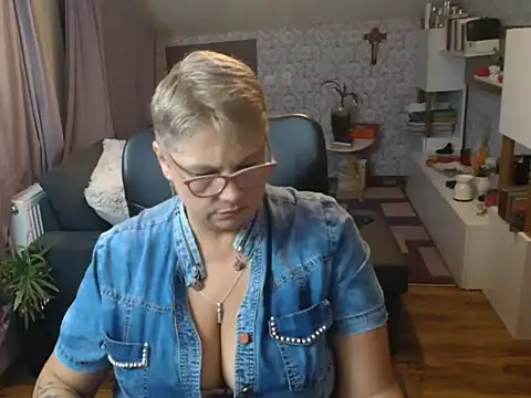Snapshot of NewHellen4you chatting on 1, 7, 2026 NewHellen4you online show from 1, 7, 2026