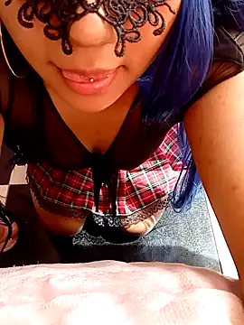 Snapshot of cremmluna chatting on 8, 7, 2026 cremmluna online show from 8, 7, 2026