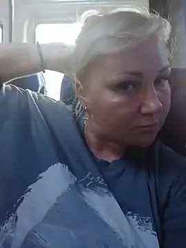 Snapshot of Silen-mi chatting on 2, 7, 2026 Silen-mi online show from 2, 7, 2026