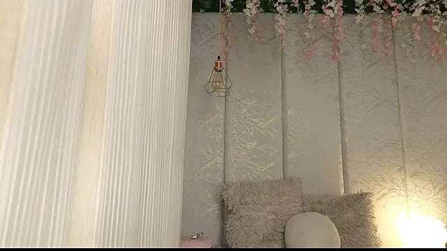 Snapshot of MiiaBloom_ chatting on 7, 7, 2026 MiiaBloom online show from 7, 7, 2026
