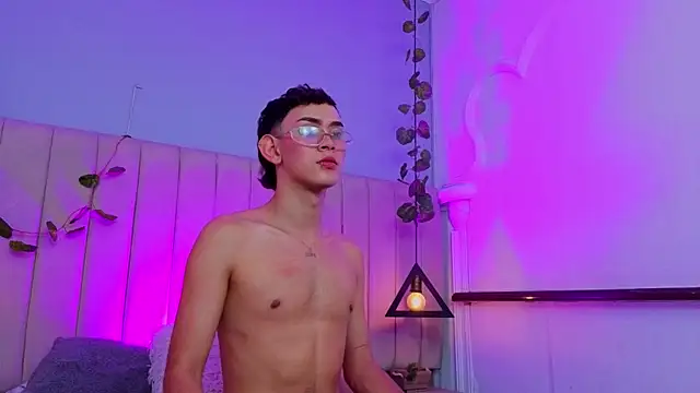 velvetkai online show from 8, 7, 2026