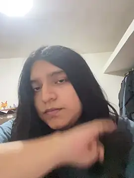 Snapshot of petitelatino chatting on 4, 7, 2026 petitelatino online show from 4, 7, 2026