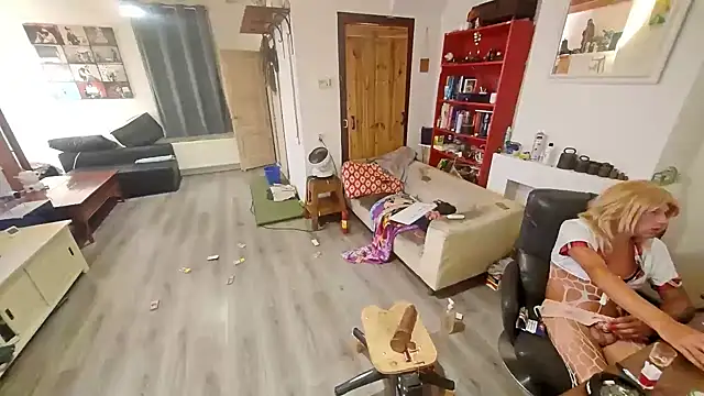 sissy petraslut online show from 3, 7, 2026