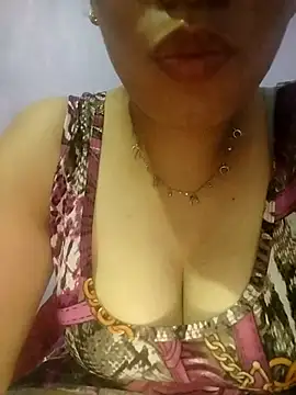 Snapshot of YourSchika chatting on 8, 7, 2026 YourSchika online show from 8, 7, 2026